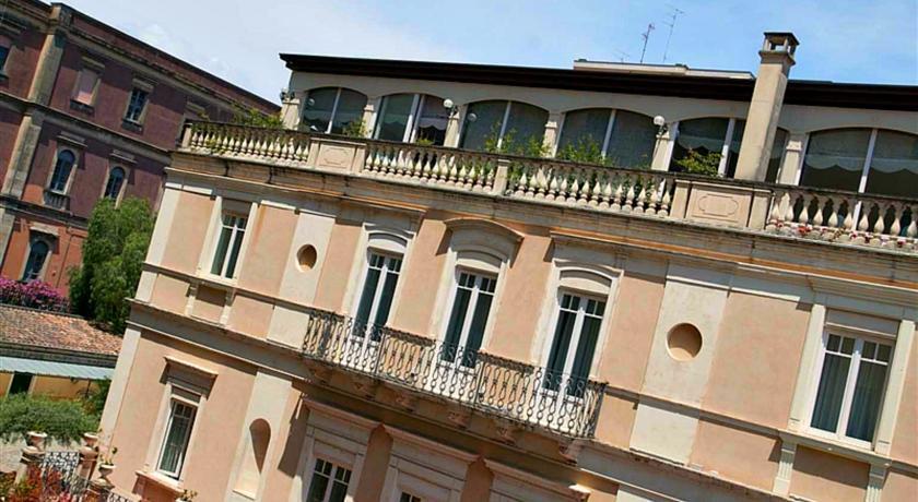 Una Hotels One Katanya Dış mekan fotoğraf